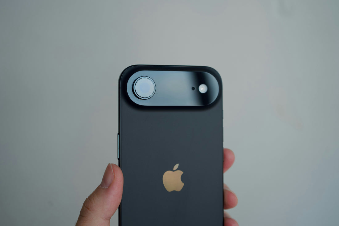 [TECHMENT] The "Microfiber Alcohol Lens Wipe": How to fix blurry smartphone photos and night camera light flares