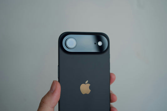 [TECHMENT] The "Microfiber Alcohol Lens Wipe": How to fix blurry smartphone photos and night camera light flares