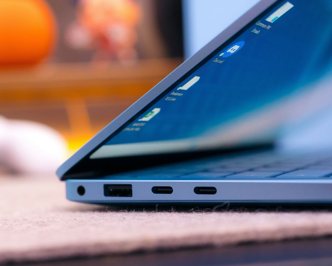 [TECHMENT] The "Binder Clip Cable Head Anchor": How to stop heavy laptop charging cords from tugging and damaging USB-C ports