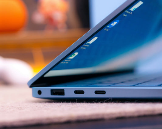 [TECHMENT] The "Binder Clip Cable Head Anchor": How to stop heavy laptop charging cords from tugging and damaging USB-C ports