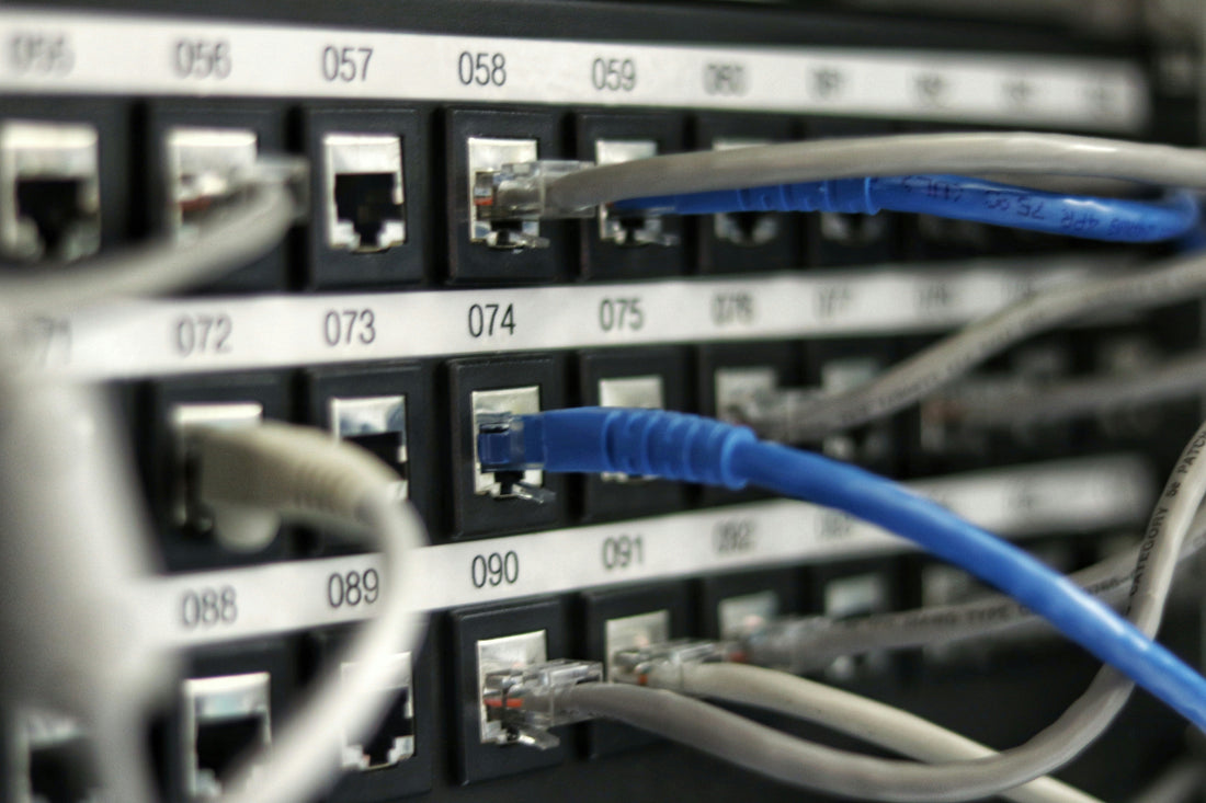 [TECHMENT] The "Ethernet Cable Latch Heat Shrink Guard": How to repair a broken RJ45 plastic clip without replacing the entire network cable