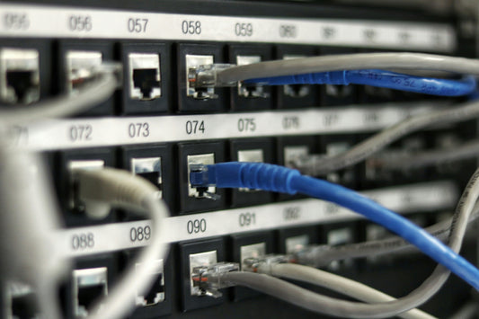 [TECHMENT] The "Ethernet Cable Latch Heat Shrink Guard": How to repair a broken RJ45 plastic clip without replacing the entire network cable