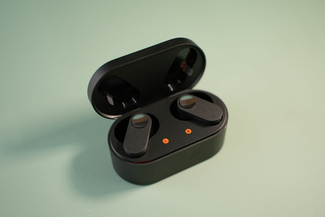 [TECHMENT] The "Blu-Tack Speaker Reset": How to fix muffled earbud audio and restore full volume in 10 seconds